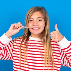 Teen shows off clear aligners