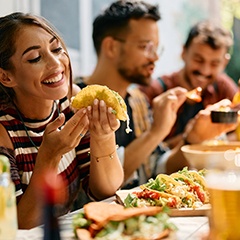 People eat tacos