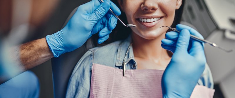 Dentist in Sunnyvale treating community member
